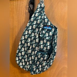 Kavu mini sling bag with owl print